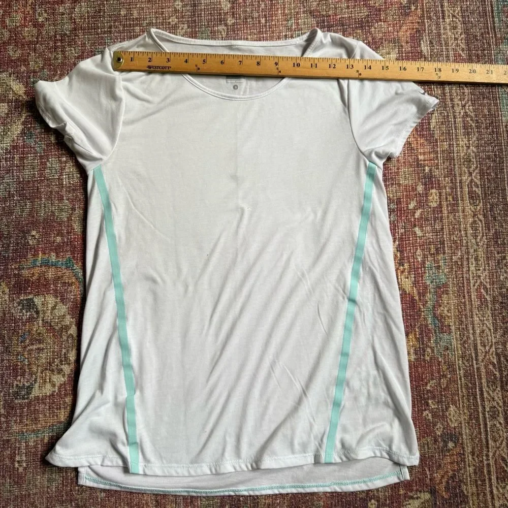 Nike Dri-FIT Women’s Small White and Light Blue Shirt pockets and reflective
